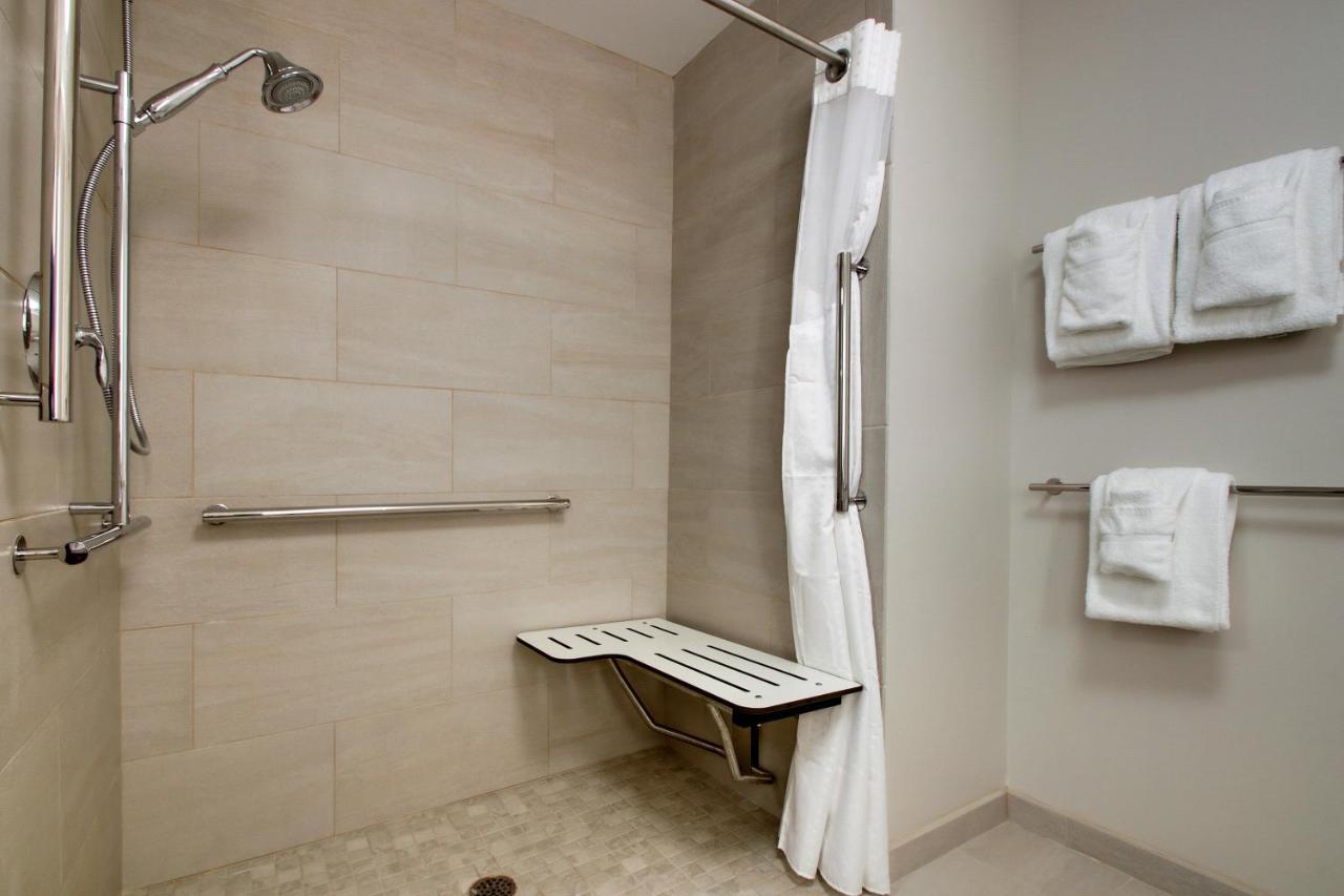 Holiday Inn Express & Suites - Elizabethtown North By Ihg Exterior foto